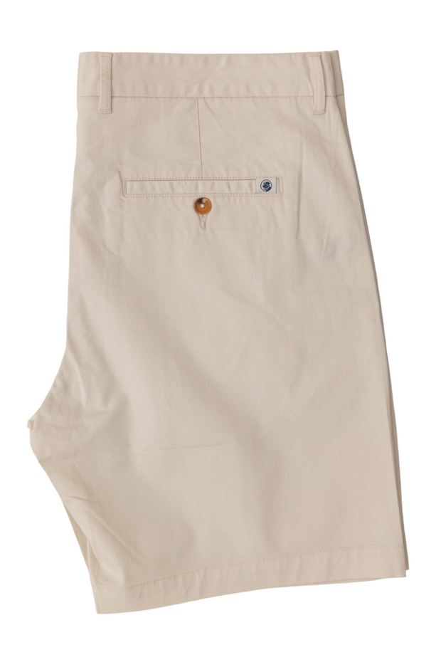 The men's Bluff Twill Short in beige, made of cotton with a comfortable inseam length. (Replace "Bluff Twill Short" with "Bluff Short: Stone")