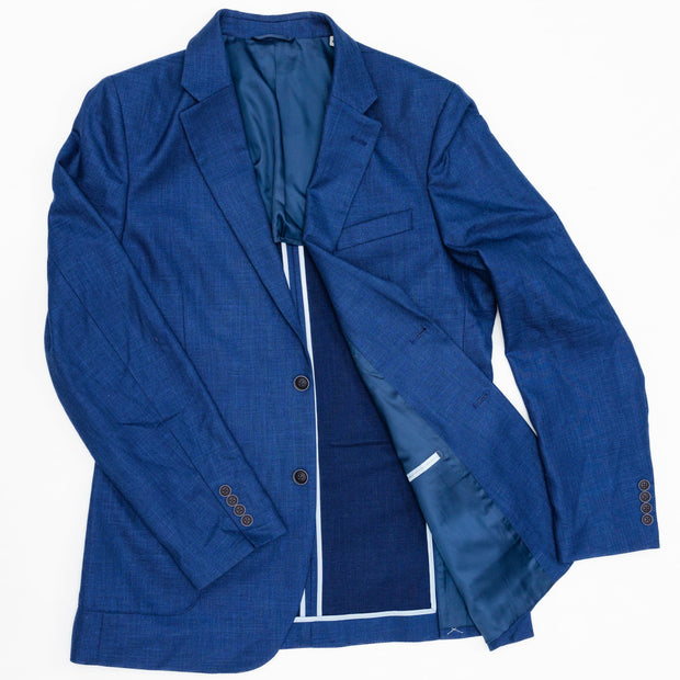 A Classic Unlined Nashville Gentleman's Jacket in a blue blazer with a pocket on it.