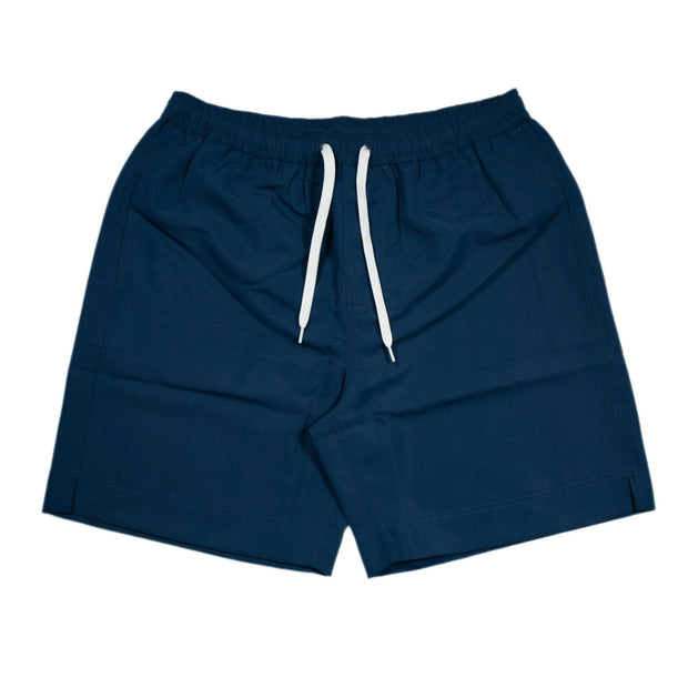 The Southern Swim 5.5" men's navy swim shorts feature an elastic waistband, perfect for a comfortable and secure fit. These shorts are crafted with a nylon mesh liner, providing added support and breathability during water activities.